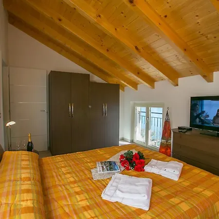 Colonno Sleeps 6 Pool * Сала-Комачина