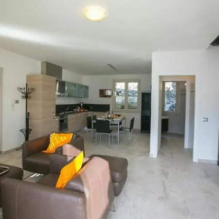 Apartamento Colonno Sleeps 6 Pool