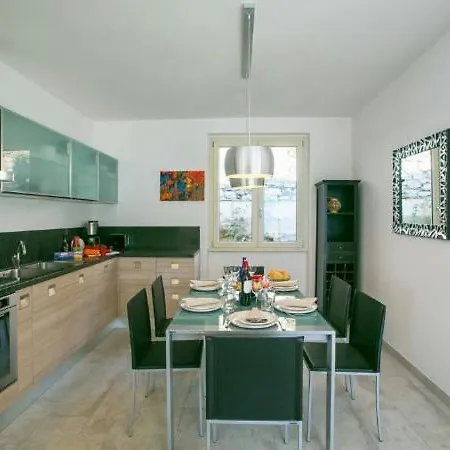 Colonno Sleeps 6 Pool Apartamento